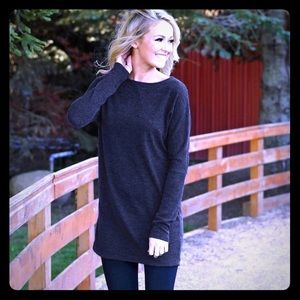 Women’s Black Long Sleeve Top GREAT FOR LEGGINGS!!